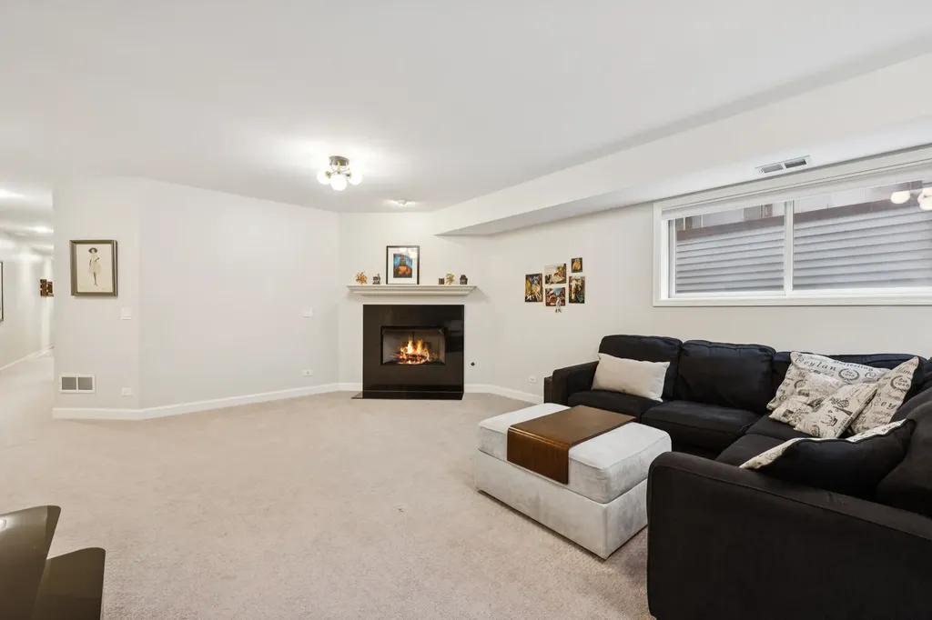 5617 West Lawrence Avenue Chicago IL 60630