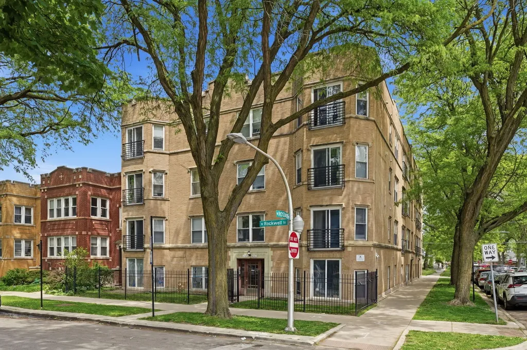 2556 West Rosemont Avenue Chicago IL 60659