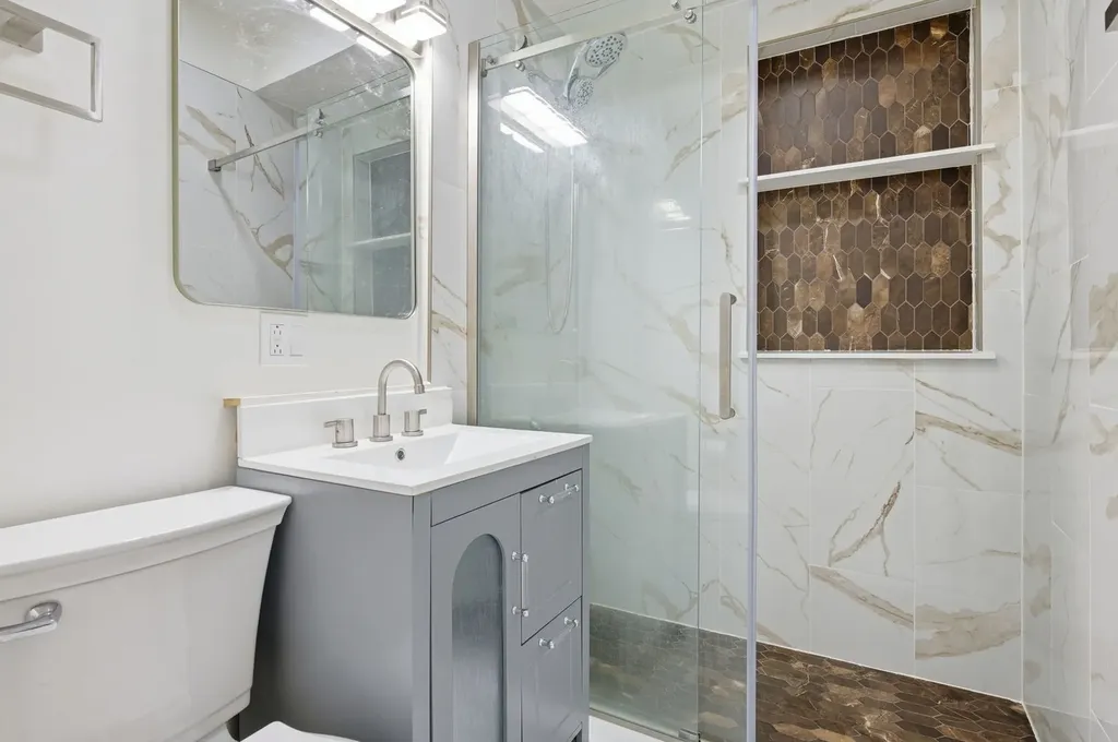 2556 West Rosemont Avenue Chicago IL 60659