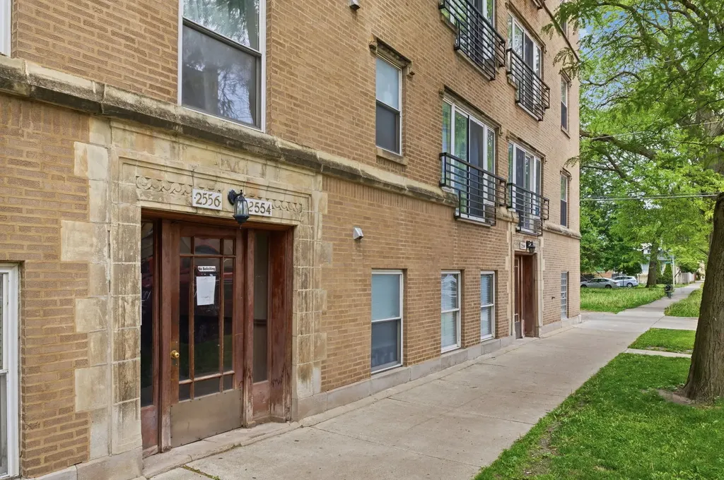 2556 West Rosemont Avenue Chicago IL 60659