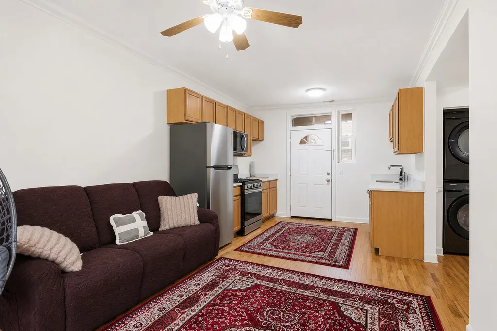 2556 West Rosemont Avenue Chicago IL 60659