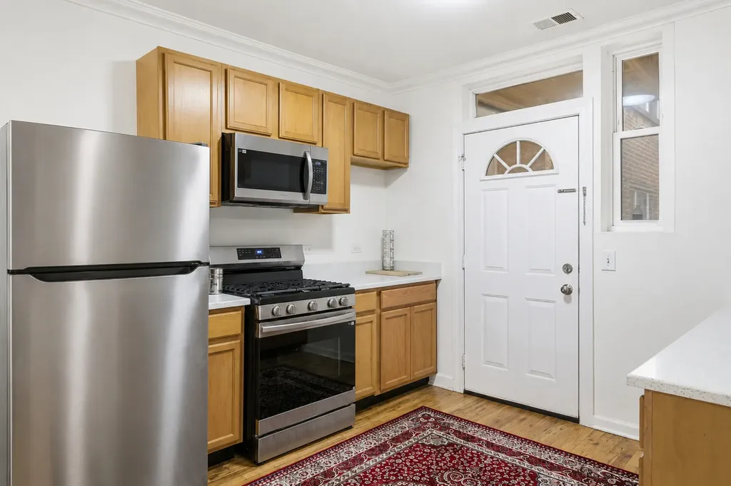 2556 West Rosemont Avenue Chicago IL 60659