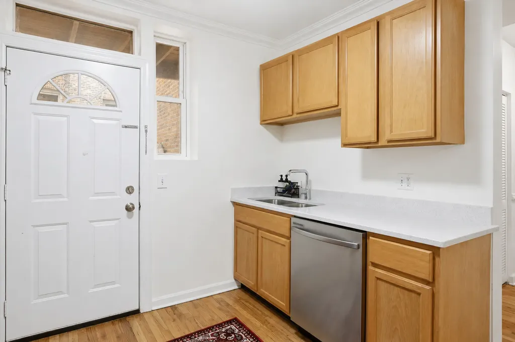 2556 West Rosemont Avenue Chicago IL 60659