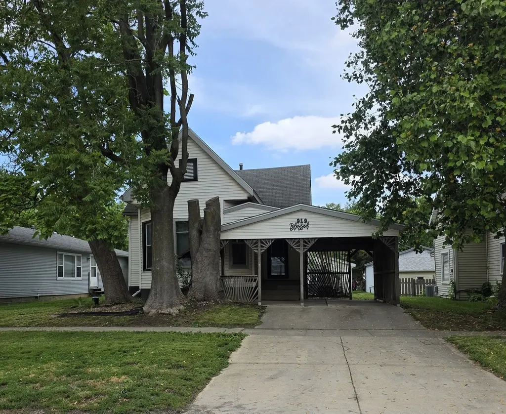 919 East Johnson Street Clinton IL 61727