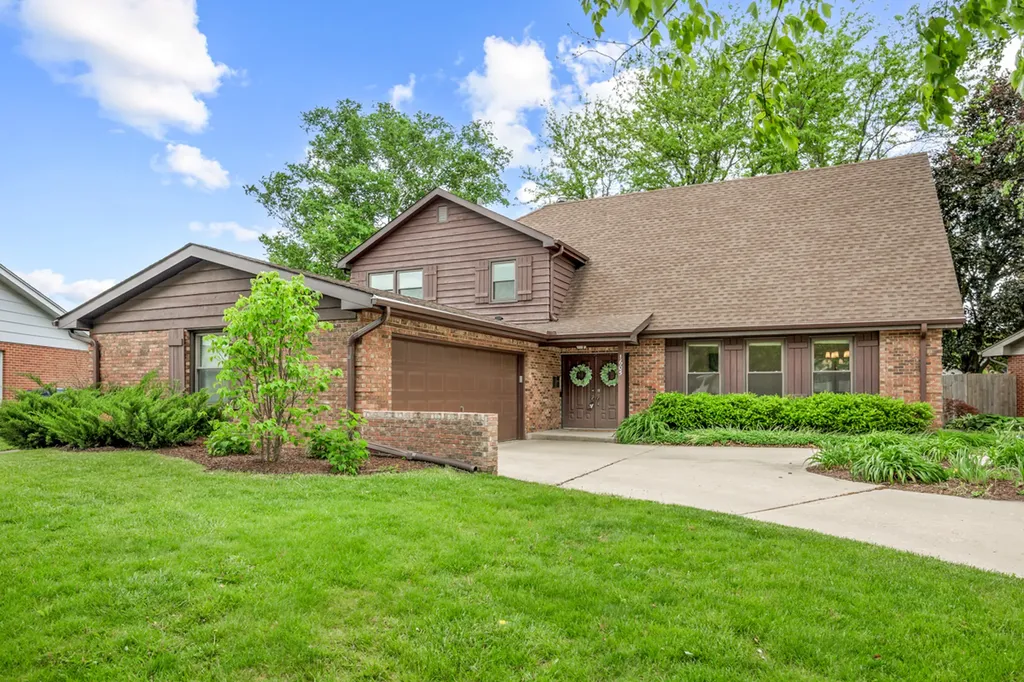 1605 Mayflower Drive Dekalb IL 60115