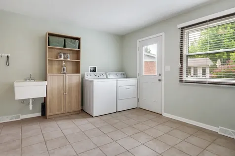 1605 Mayflower Drive Dekalb IL 60115