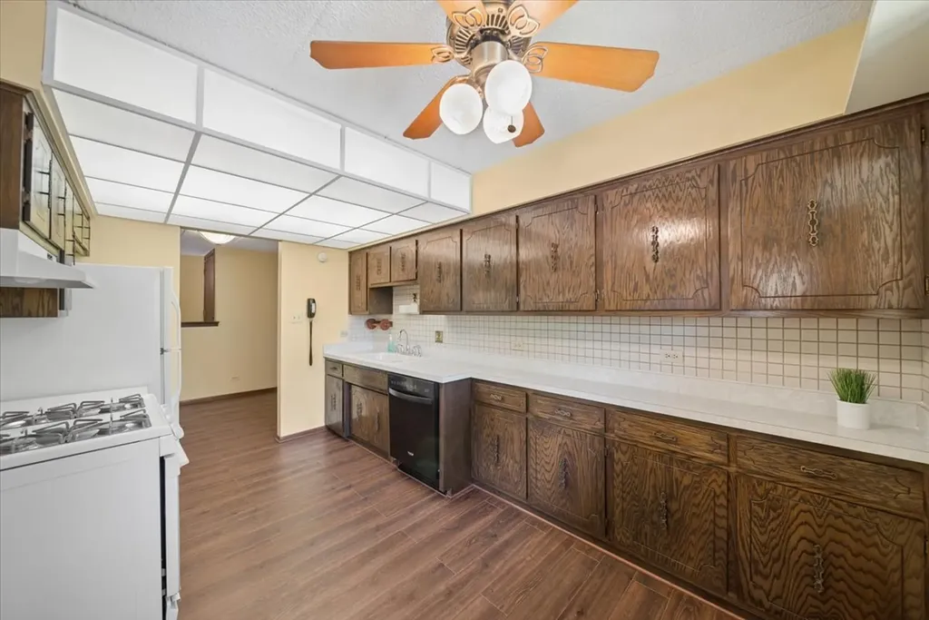 525 Cumnor Road Westmont IL 60559