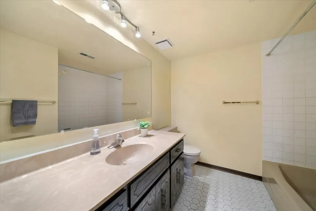 525 Cumnor Road Westmont IL 60559