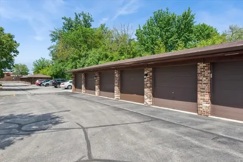 525 Cumnor Road Westmont IL 60559