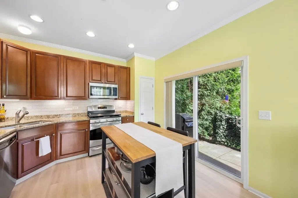 10003 Cummings Street Huntley IL 60142