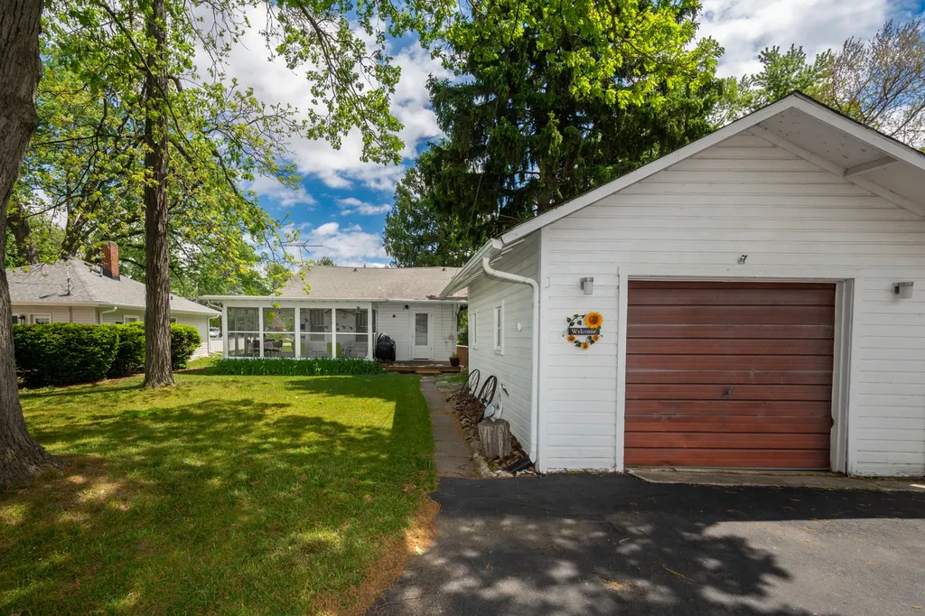 42986 North Lenora Street Antioch IL 60002