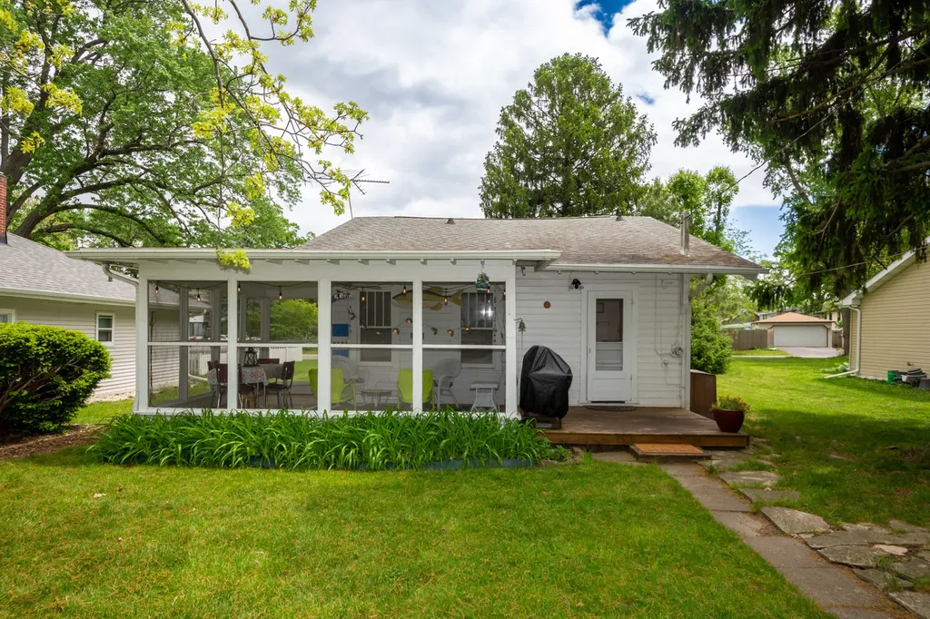 42986 North Lenora Street Antioch IL 60002