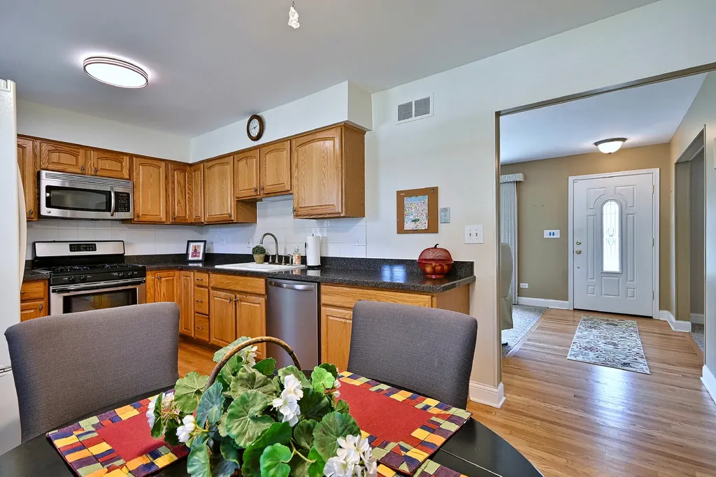 497 Julie Drive Schaumburg IL 60193