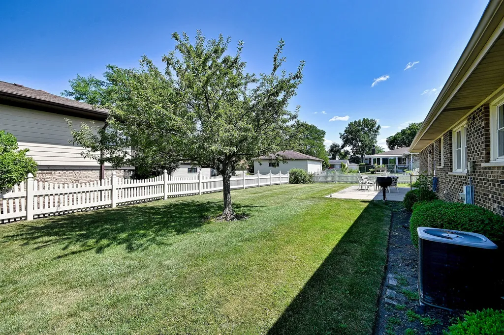 497 Julie Drive Schaumburg IL 60193