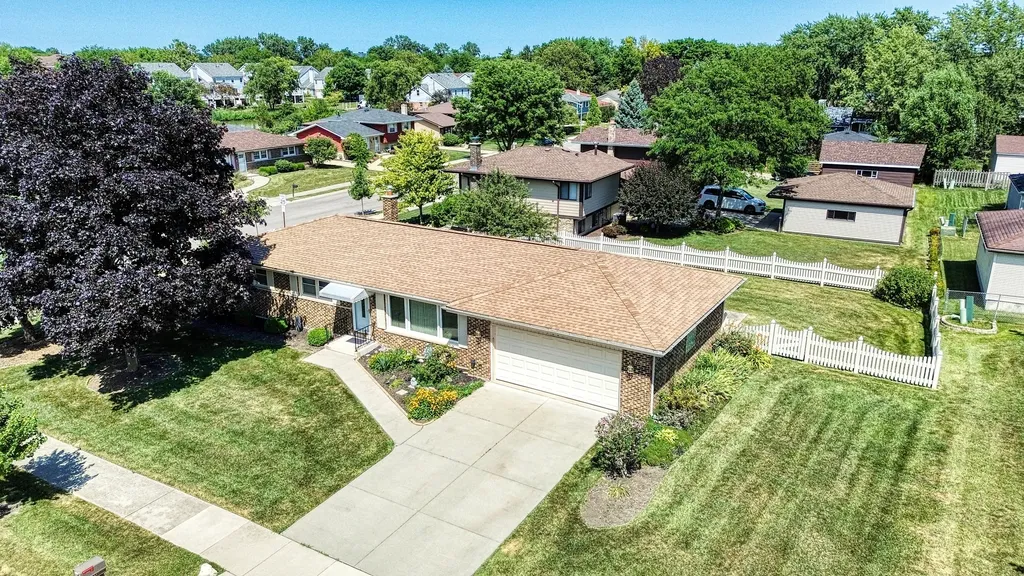 497 Julie Drive Schaumburg IL 60193