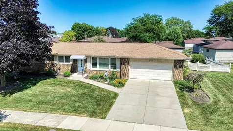 497 Julie Drive Schaumburg IL 60193