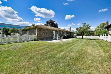 497 Julie Drive Schaumburg IL 60193