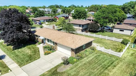 497 Julie Drive Schaumburg IL 60193