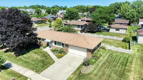 497 Julie Drive Schaumburg IL 60193