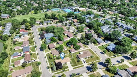 497 Julie Drive Schaumburg IL 60193