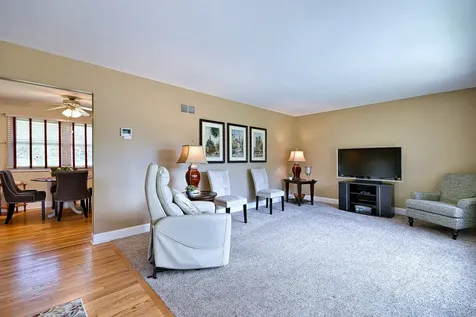 497 Julie Drive Schaumburg IL 60193