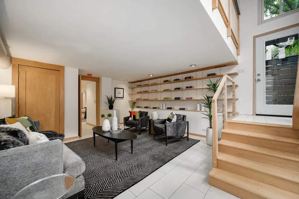 2147 North Claremont Avenue Chicago IL 60647