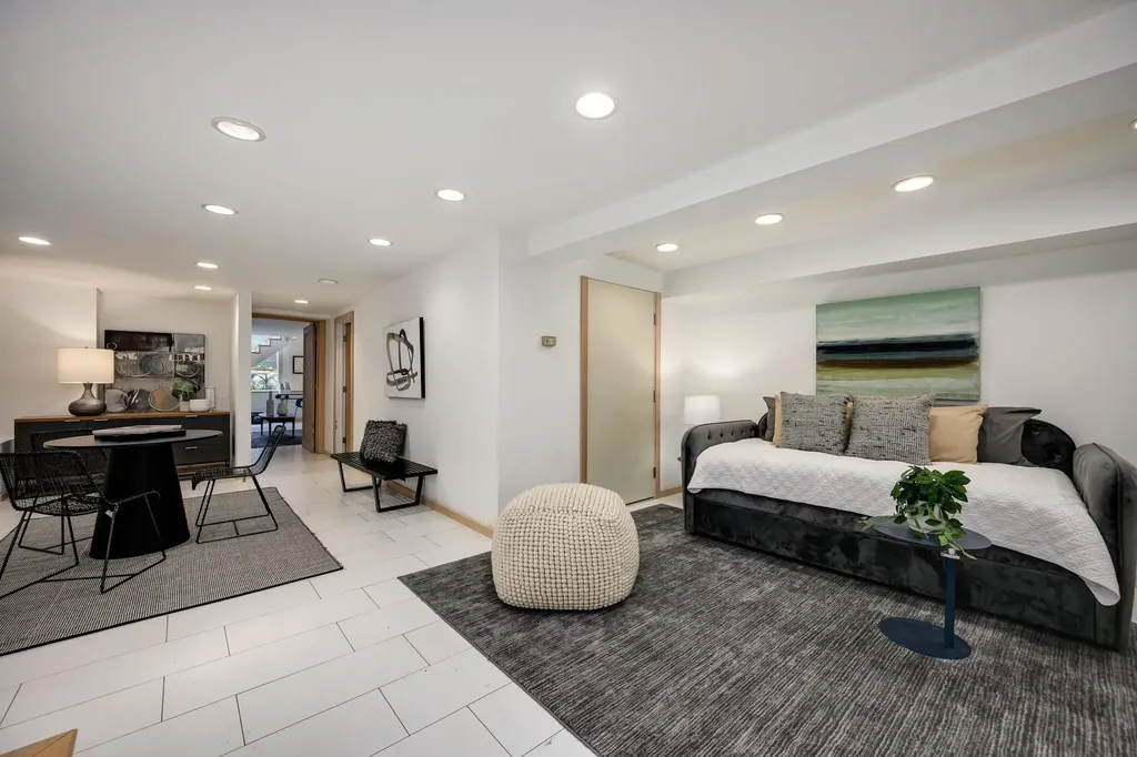 2147 North Claremont Avenue Chicago IL 60647