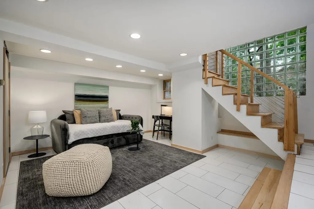 2147 North Claremont Avenue Chicago IL 60647
