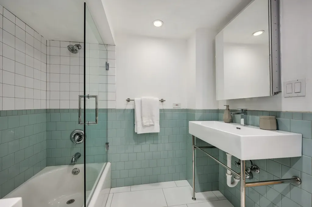 2147 North Claremont Avenue Chicago IL 60647