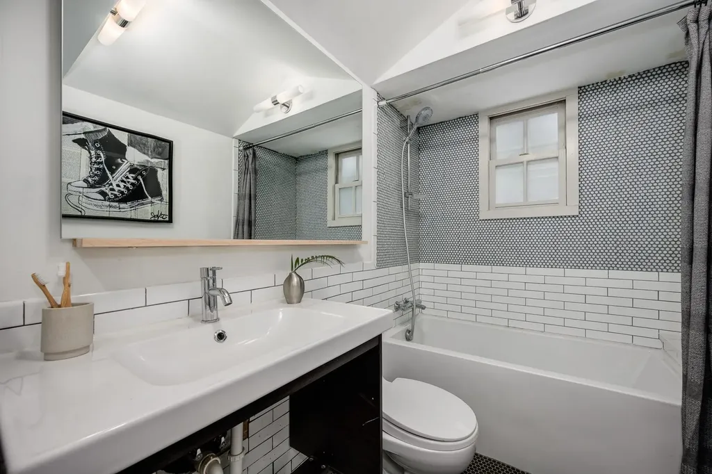 2147 North Claremont Avenue Chicago IL 60647