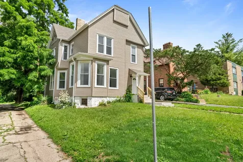 712 North Court Street Rockford IL 61103