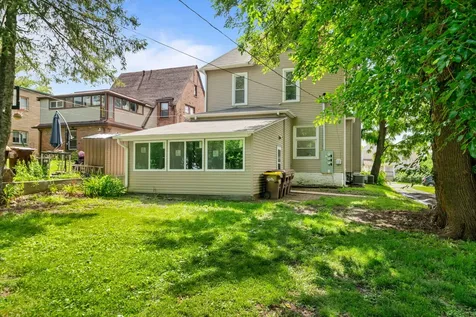 712 North Court Street Rockford IL 61103