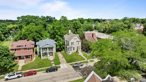 712 North Court Street Rockford IL 61103