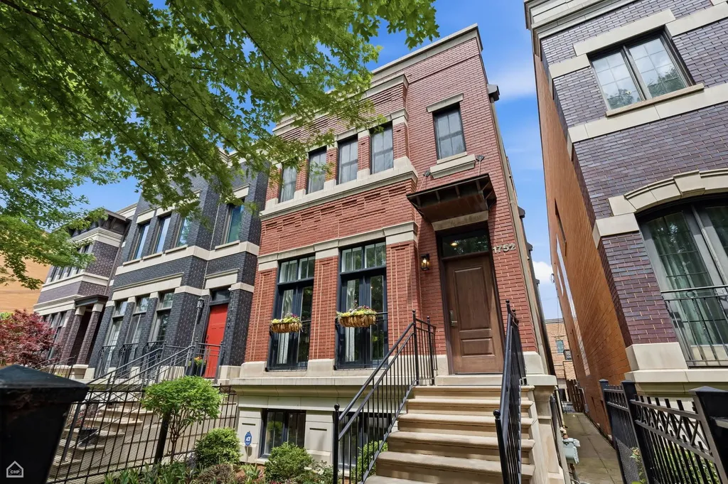 1752 West Erie Street Chicago IL 60622
