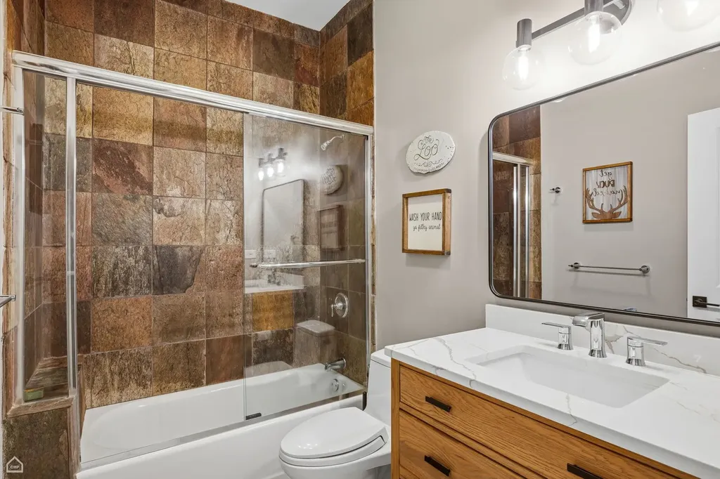 1752 West Erie Street Chicago IL 60622