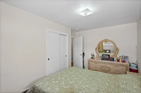 8240 45TH Street Lyons IL 60534