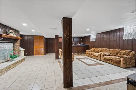 8240 45TH Street Lyons IL 60534