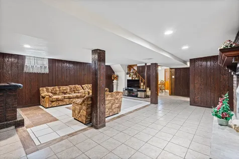 8240 45TH Street Lyons IL 60534