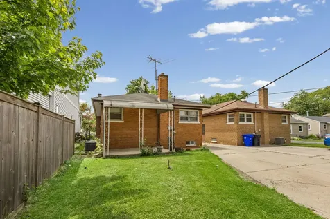 8240 45TH Street Lyons IL 60534