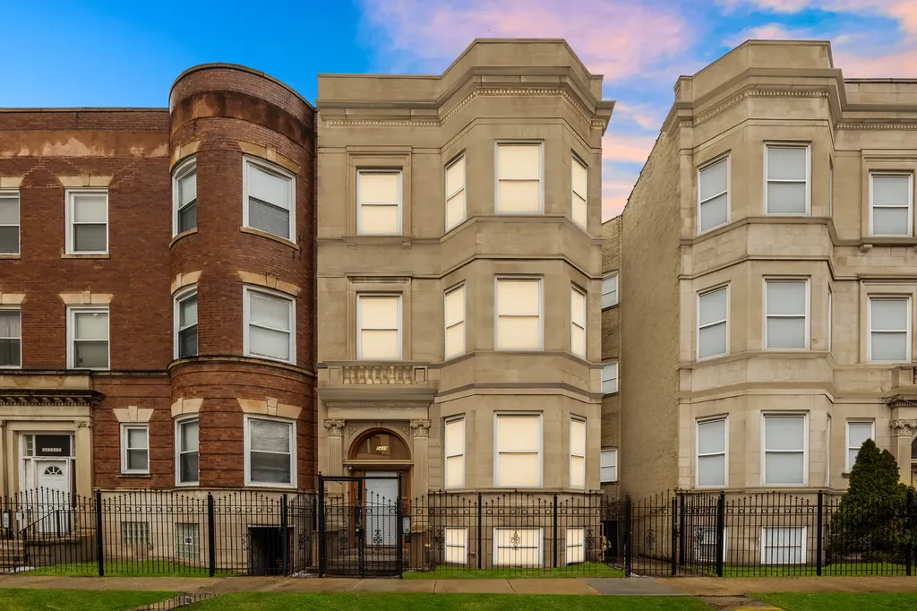 5439 South Indiana Avenue Chicago IL 60615