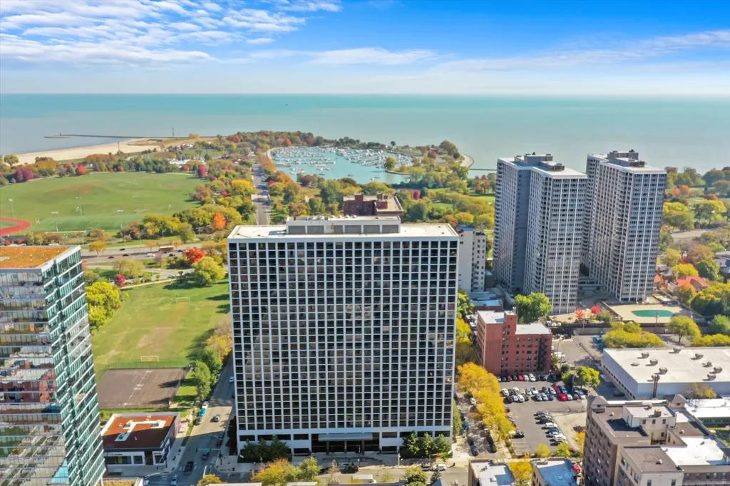 4343 North Clarendon Avenue Chicago IL 60613