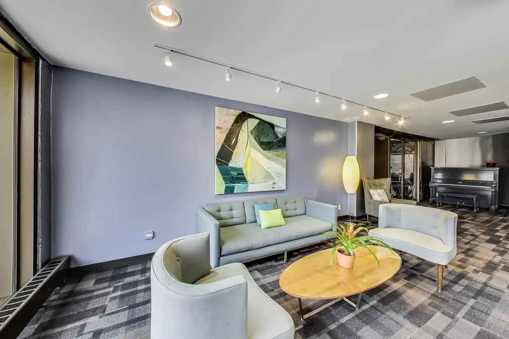 4343 North Clarendon Avenue Chicago IL 60613