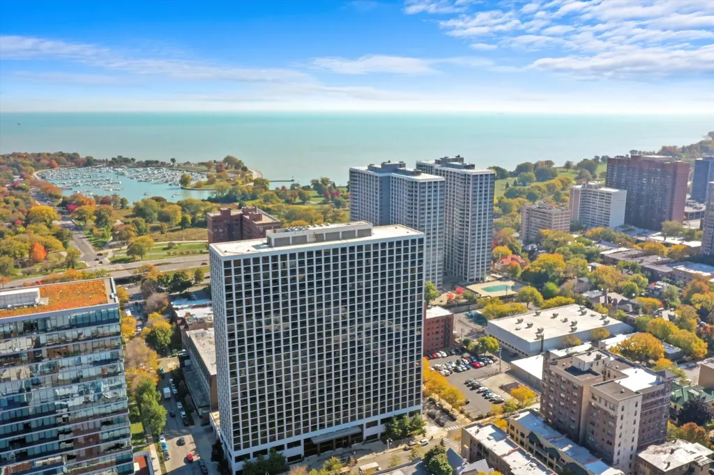 4343 North Clarendon Avenue Chicago IL 60613