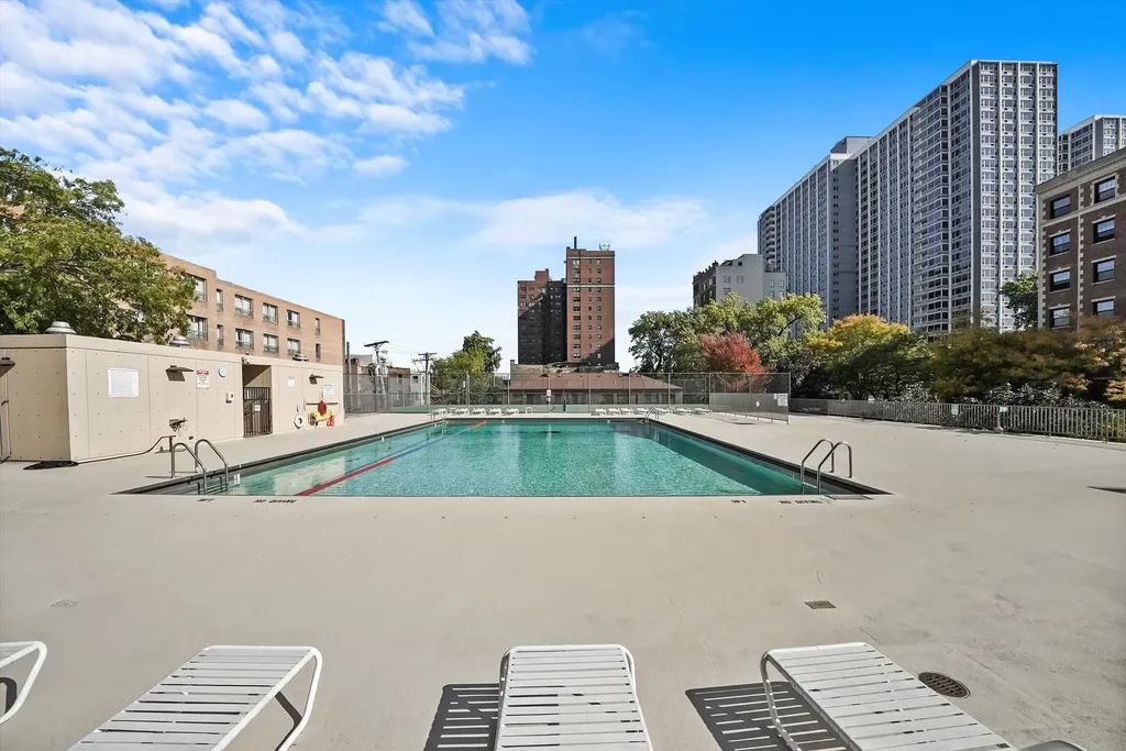 4343 North Clarendon Avenue Chicago IL 60613