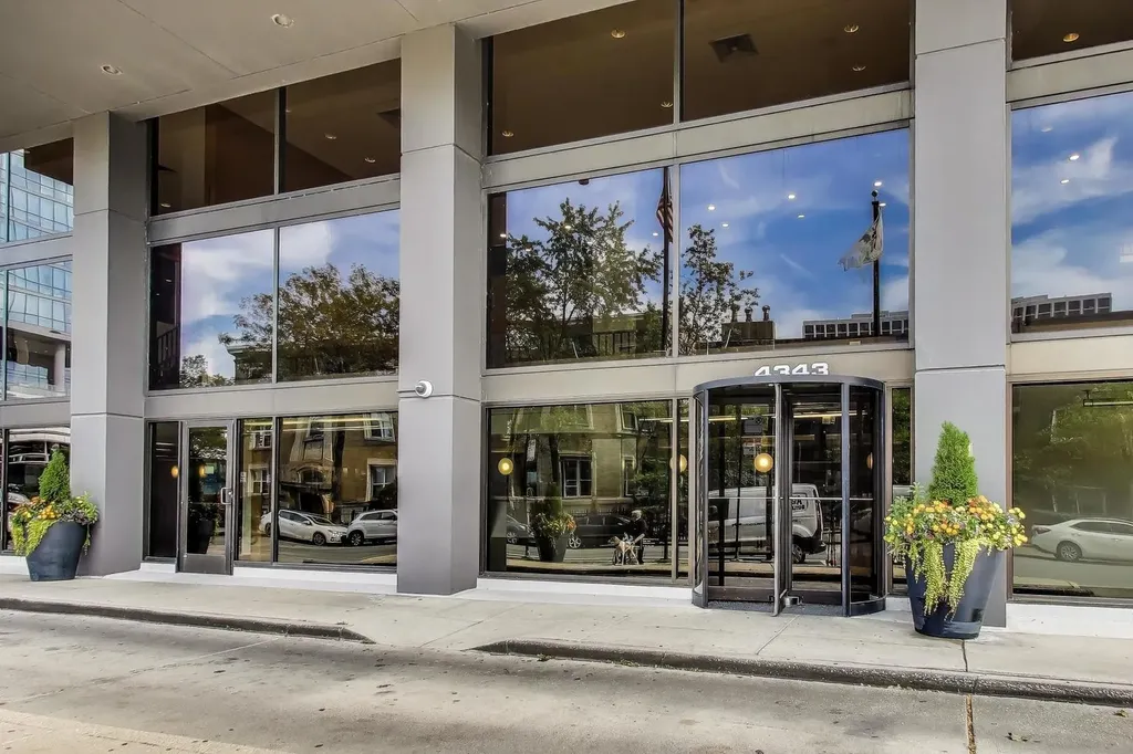 4343 North Clarendon Avenue Chicago IL 60613