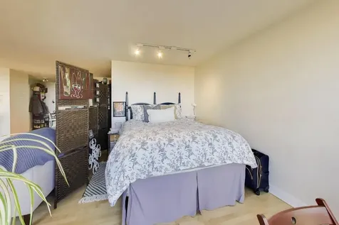 4343 North Clarendon Avenue Chicago IL 60613