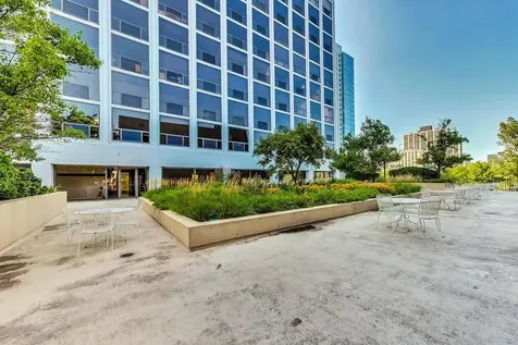 4343 North Clarendon Avenue Chicago IL 60613