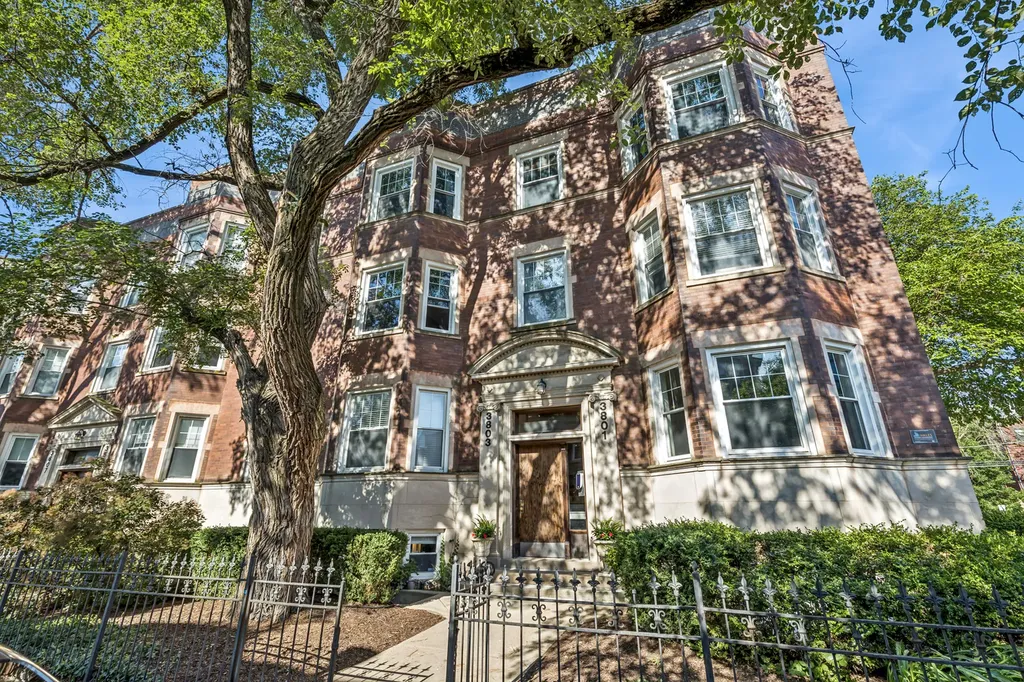 3801 North Wilton Avenue Chicago IL 60613