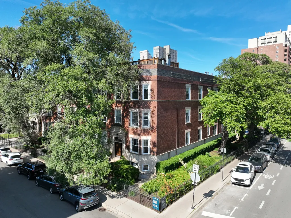 3801 North Wilton Avenue Chicago IL 60613