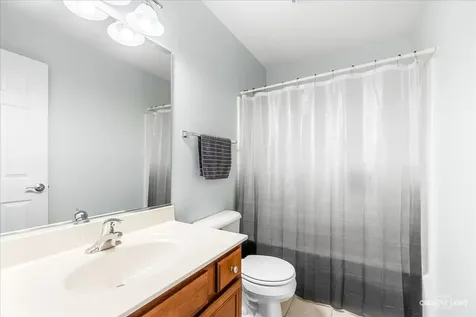 390 Bloomfield Circle E Oswego IL 60543